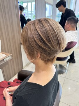 丸みシルエットの大人ショート