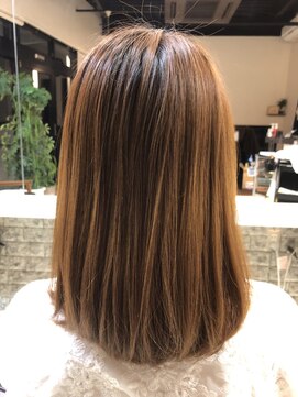 レヴェ(Rever) ミディアムボブ