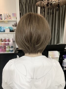 グレイス(Grace) 前下がり風ナチュラルボブ