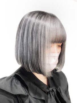 ホワイト 梅田(white) *白銀の滝と黒の傘