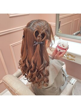 グルーヴ グルーヴ フェエリー(groove groove feerie) 愛情たっぷりハートハーフツイン【新宿歌舞伎町ヘアメイク】