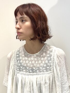 ジョニアンドロージ(Joni & Rougy) ショートバングとウェーブパーマ