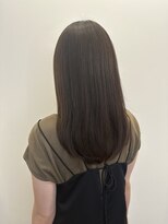 ゼンドットカラスマ(Zen.karasuma)&nbsp;地毛風ストレート×白髪ぼかしハイライト20代30代40代