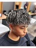 20代30代メンズツイストパーマショートホワイトメッシュ