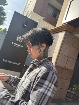 コスアンドコウ 横浜山下(Cos&Co.) center part × skin fade