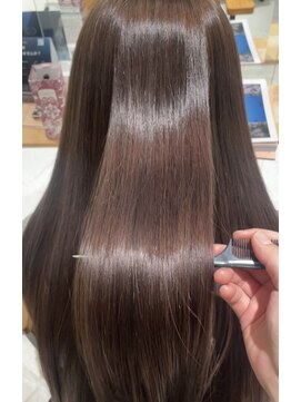 スペシウムバイアンバースデー(spacium by UNBIRTHDAY) 梅雨前にまっすぐツヤツヤな髪の毛にしましょう！/ヤノミユウ