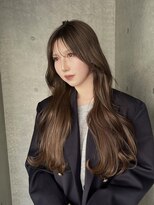 ヨーク(YOKE)&nbsp;ロングレイヤーマロンベージュ顔周りカット韓国風巻き