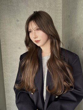 ヨーク(YOKE) ロングレイヤーマロンベージュ顔周りカット韓国風巻き