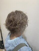 ジュリア(Giulia)&nbsp;【大人女性に人気♪ブリーチなしで叶うハイトーンベージュ◎】