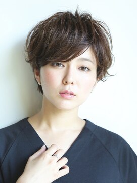 アユラ イオン八戸田向店(AyuRa) 前髪長めのスウィングショートボブ【イオン八戸田向】