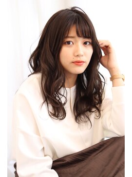 シロフ シンジュク(shirof shinjuku) ココアベージュ×ウェーブミディ