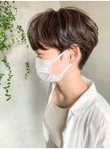 マッシュショート、ベリーショート、ゆるいパーマ、ベージュ