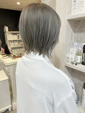 キャアリー(Caary) 福山市美容室Caary ハイトーンホワイトグレージュ 前下がりボブ