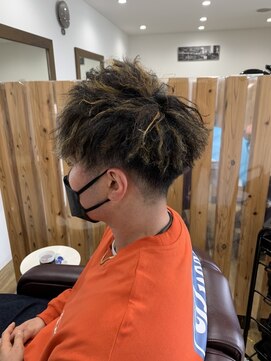 エイトクラージュ(eight courage) ツイストパーマとハイライト