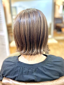 ワン エイティー ディグリース 恵比寿(180°One Eighty Degrees.) ハイライトボブ/白髪ぼかし