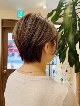 レグルス ヘア デザイン ニシジン 西新店(Reglus hair desigh)の写真/【西新駅徒歩2分】ダメージレスに楽しめる明るい白髪染めをご提案＊長くカラーを楽しめる頭皮を育てます◎