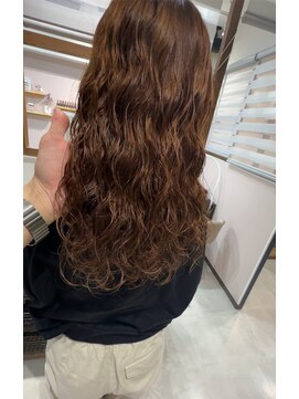 ウタシロイロ(uta shiroiro) ロングパーマ ウェーブ