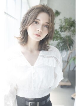 サードバイローラン(THiRD by ROULAND) ホワイトブロンドワイドバング外ハネボブ