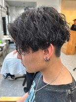 フゥ 宇都宮(FeU) メンズパーマシャドウパーマセンターパートメンズマッシュウルフ