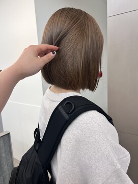 ローレンアオ(LOREN AO) イメチェン/ホワイトブロンド/外ハネボブ/美髪/矢場町