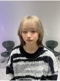 ホワイトベージュエンドカラー裾カラーボブヘアハイトーン