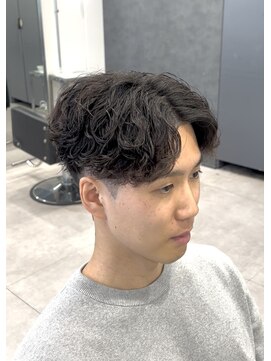 ボンドストーリーホワイト(BondStory White) 【MEN'S大人垢抜け】ミックスパーマ×センターパート