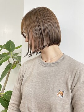 サンク 原宿 表参道(cinq) ミルクティーベージュ内巻きボブミニボブ　前下がりハイトーン