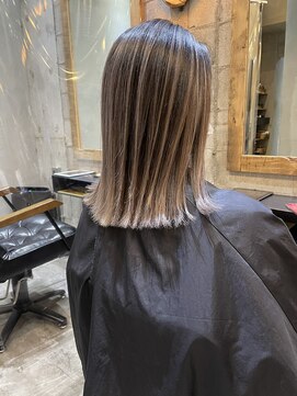 メリー(merry craftsman's factory) 外国人風バレイヤージュ、ハイライトカラーアッシュグレージュ