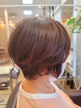 ヘアーズビースリー ポートサイド くびれｘ丸みショートボブ　グラボブ　２０代３０代４０代５０代