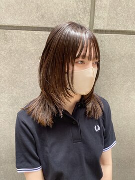 ステア ケース(stair case) ミディアムたっぷりレイヤーカット顔まわり前髪カット