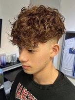 ウェイビーエフティフィフス 横浜西口(WAVEY ft.fifth)&nbsp;スペインカールラルフカールラフカールフェードカット横浜西口