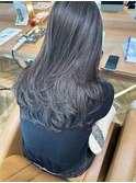 ダークグレージュカラーにたっぷりレイヤースタイル