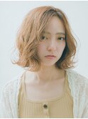 似合わせカット　柔らかウェーブミディアムホワイトミルクティー