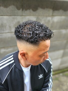 アンドザバダス(&THE BADASS) フェードカット×アイロンパーマハードカール