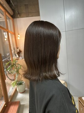 レア(Le’a) オリーブアッシュ×外はねボブ