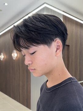 カルム(kalm) 毛流れセンターパートニュアンスパーマカルマヘアメンズパーマ