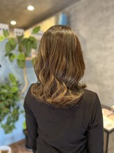 アンドブルー(and BLUE) ミントグレージュ×大人ミディ