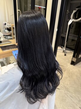 ニーイチイチ(211) ダークグレージュ/黒髪