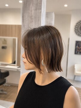 クアトロ 宇都宮本店(QUATRO) 切りっぱなしボブ×イヤリングカラー