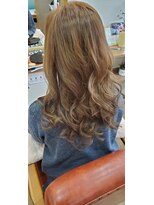 フィカス(Ficus)&nbsp;ナチュラルな巻き髪スタイル