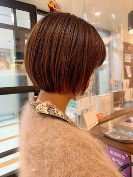 ビューティ堀出 高槻阪急店 ミニボブ×アッシュ×フェザーバング【30代/40代/50代】