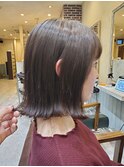 グレージュ×外はねボブ