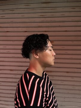 ウェルネス(Wellness) パーマ、スキンフェード、ローフェード