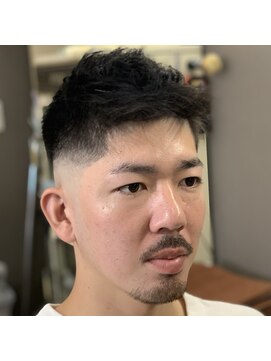 理容ドラゴン ふんわりスキンフェード