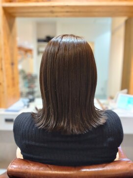 アドラーブル ココロ 新潟(adorable CoCoLo) 20代30代大人可愛い艶感グレージュ切りっぱなしショート