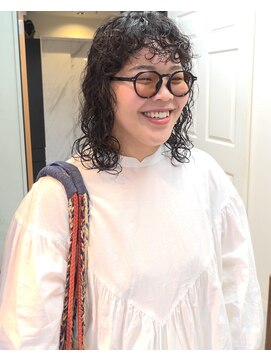 レス 伏見(LESS) ミディアムパーマ