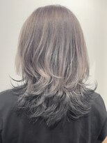 ソアロ(SOARO)&nbsp;岐阜/ウルフカット/シルバーグラデーション/10代、20代、30代