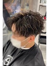 ＜柔らか＞[渋谷/メンズ/メンズパーマ/ツイストスパイラルパーマ/波巻きスパイラルパーマ/眉毛/フェード]