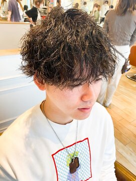 ウェイビーエフティフィフス 横浜西口(WAVEY ft.fifth) ニュアンス無造作ツイスト波巻きスパイラルパーマセンターパート