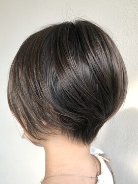 ナイロン(NYLON) 前下がりショート